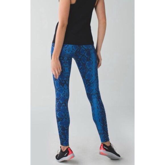 Lululemon Speed Tight IV Full-On Luxtreme
Mini Ziggy Snake Pipe Dream Blue Sz 6 - Picture 2 of 8